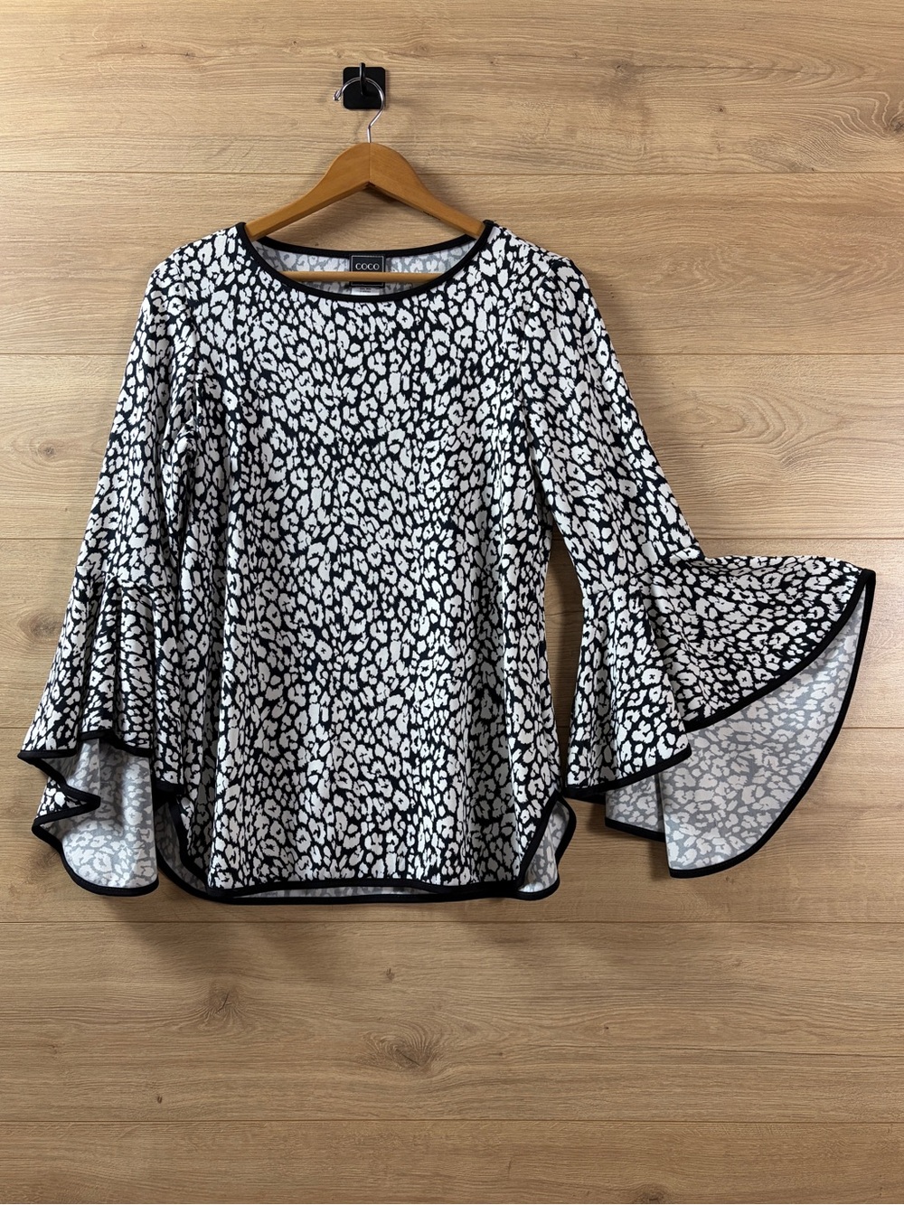 Coco Bianco Black & White Bell-Sleeve  Printed Top